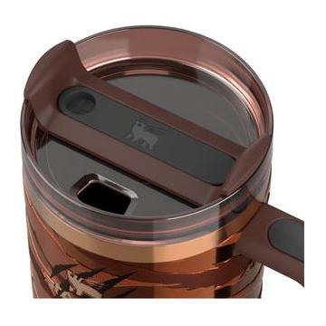 Close-up of FlowState™ 3-position lid and reusable straw of the Tyger Quencher tumbler